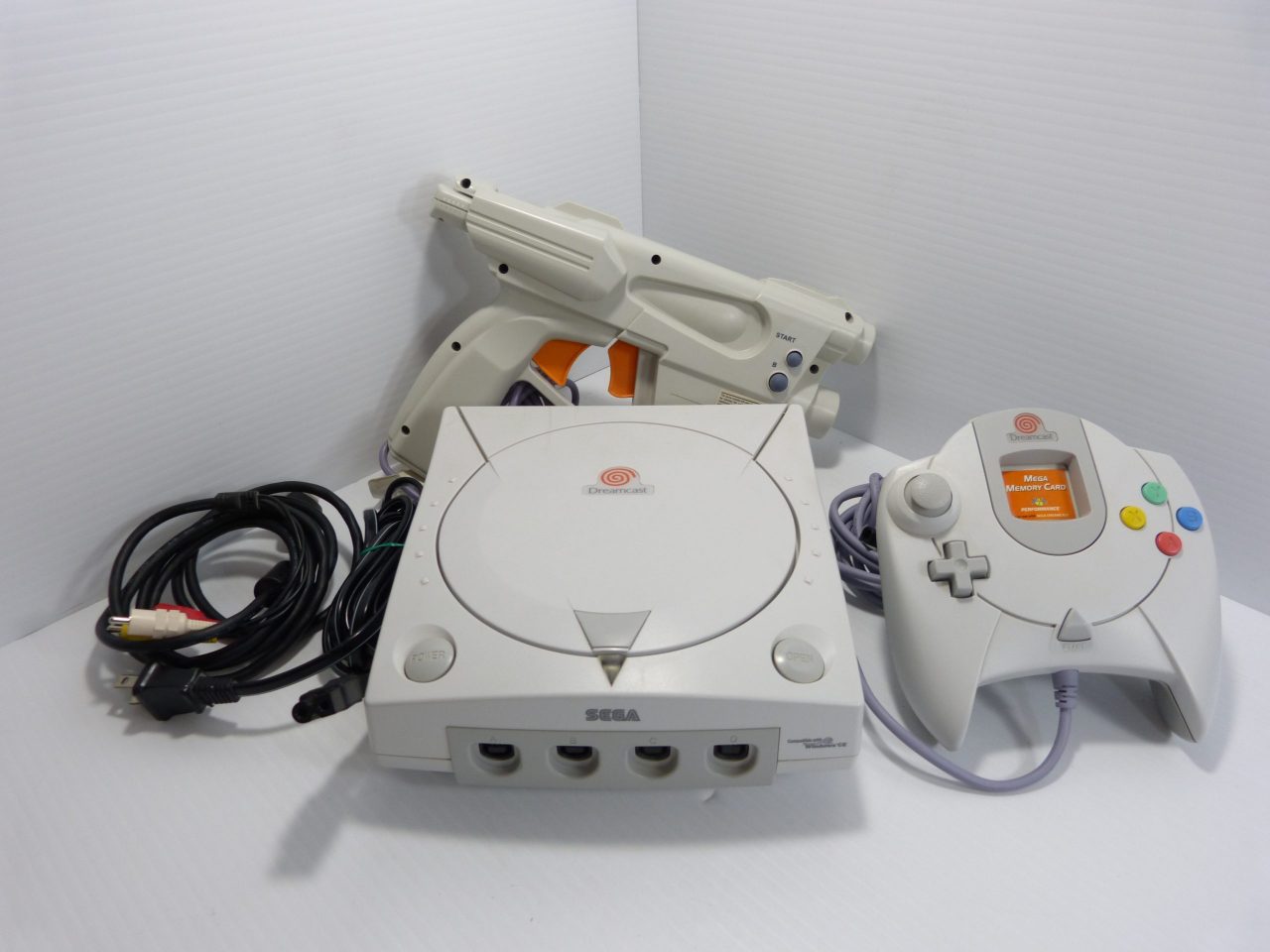 Sega Dreamcast NTSC + Controller, Lightgun, Mega Memory Card - Kiwanis ...