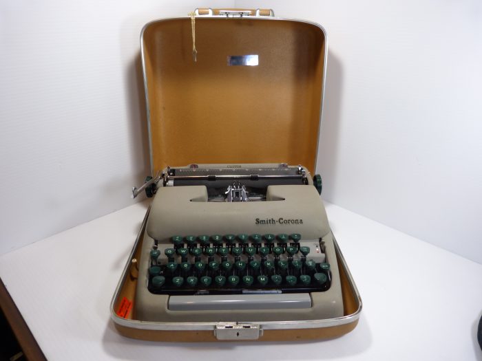 Smith Corona Clipper 5C Typewriter 1958