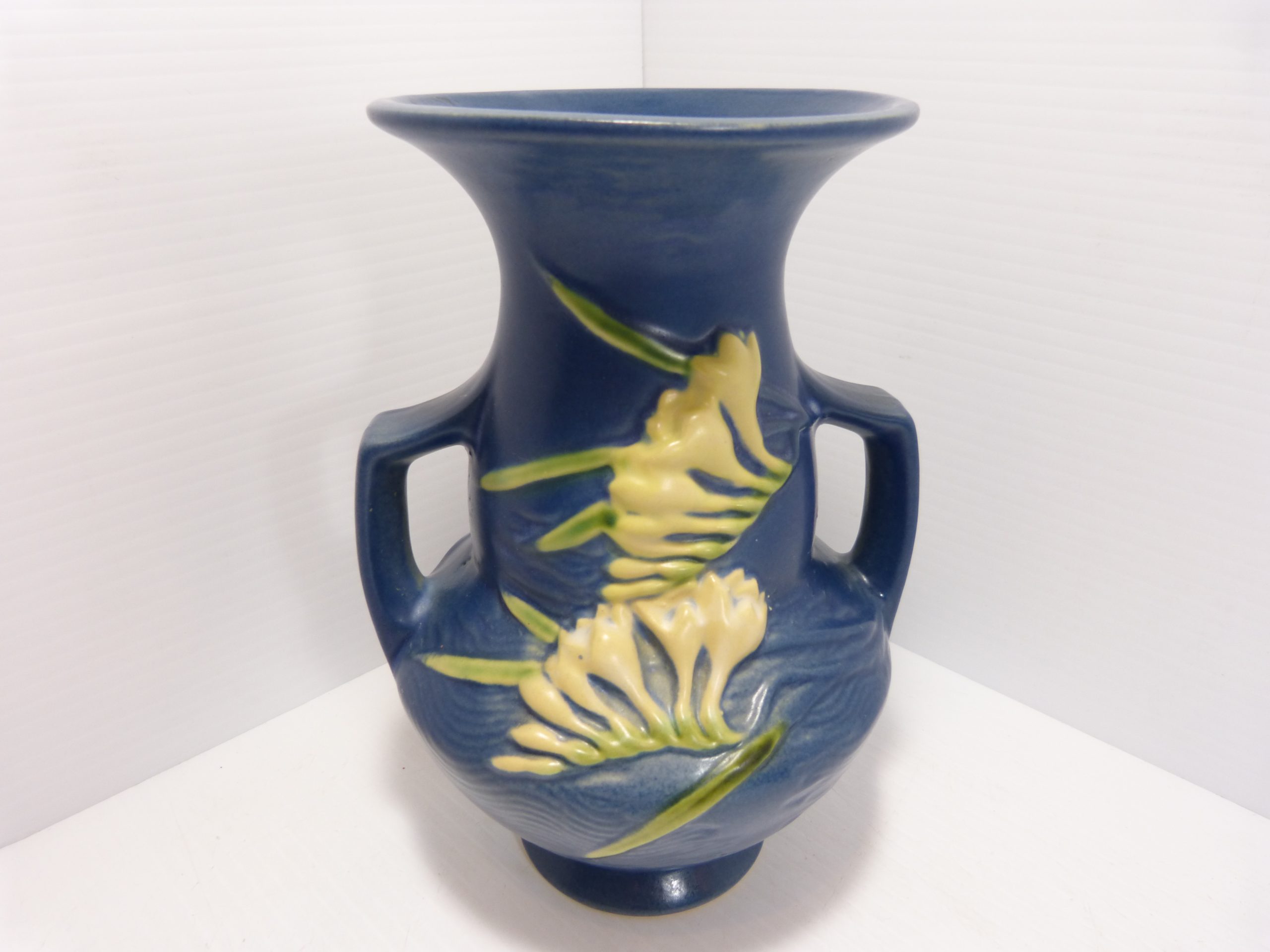 Roseville Freesia Vase 122-8" Blue